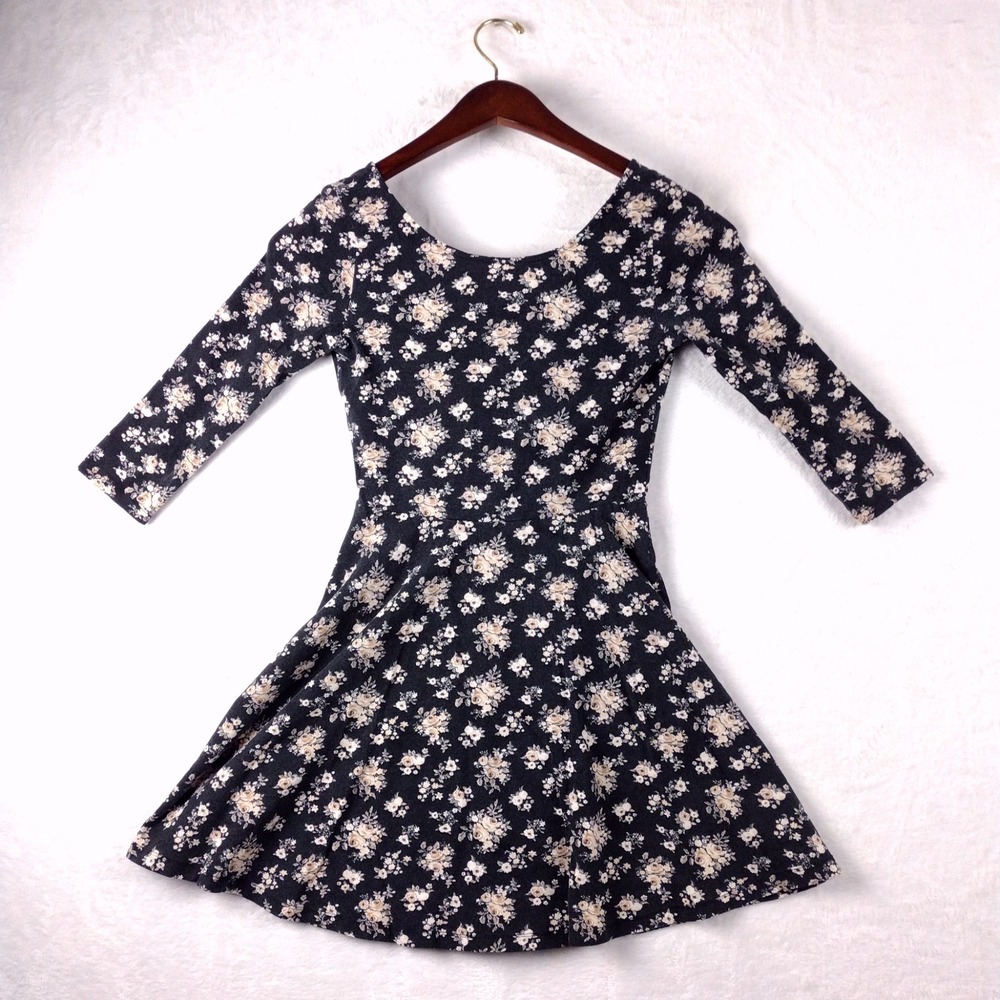 Forever 21 Womens Floral Fit and Flare Skater Dress Black Cream 3/4 Sleeve Small